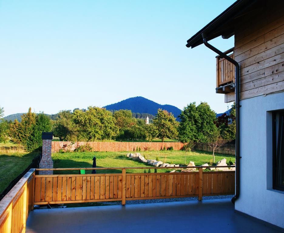 Villa Swiss Sacele Bagian luar foto