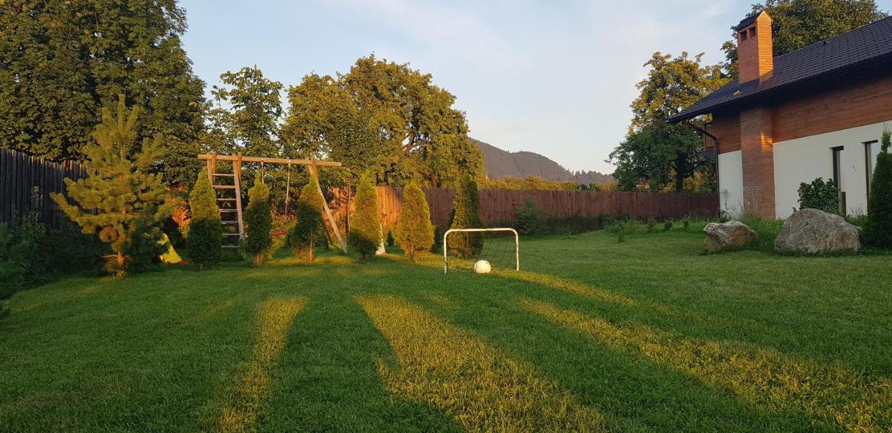 Villa Swiss Sacele Bagian luar foto