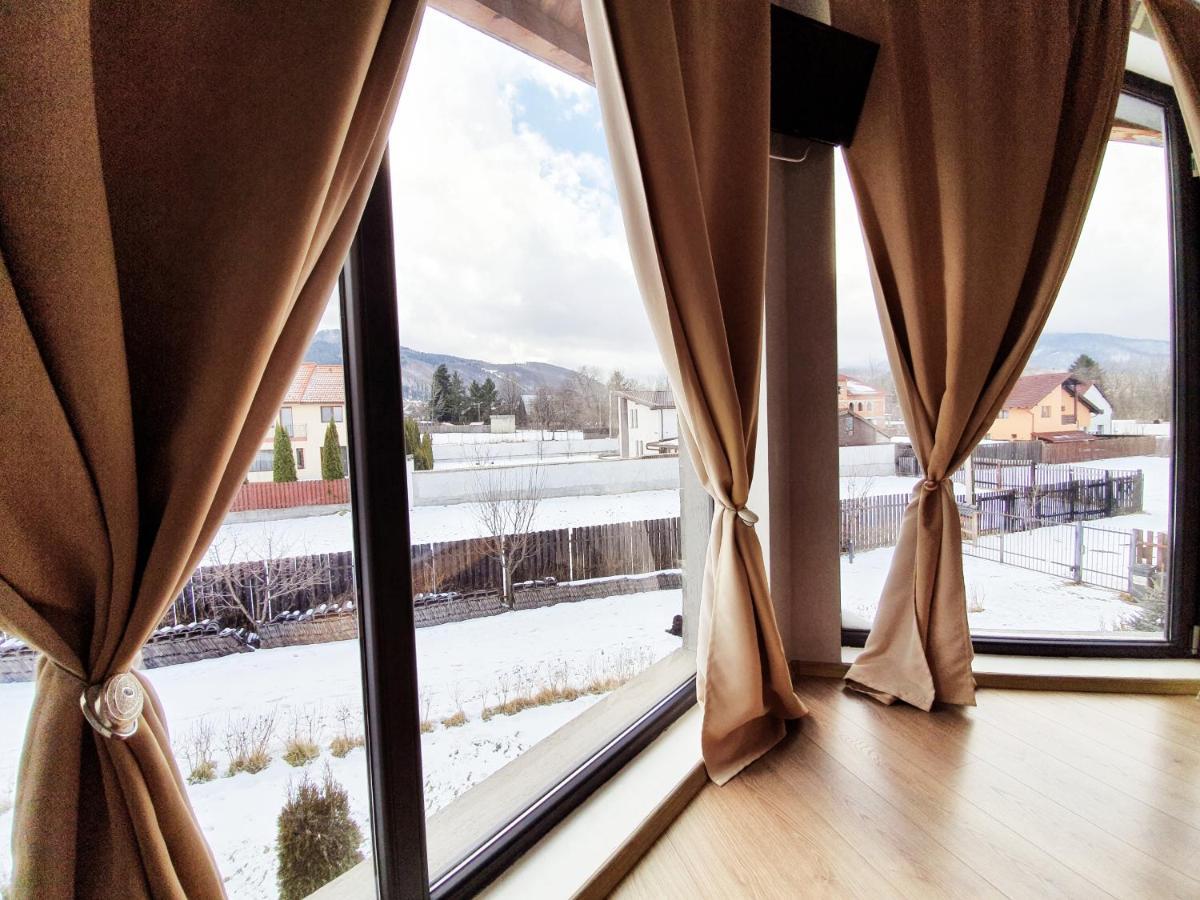 Villa Swiss Sacele Bagian luar foto