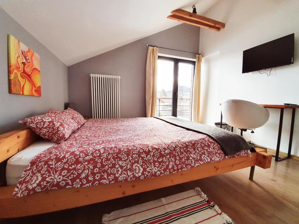 Villa Swiss Sacele Bagian luar foto