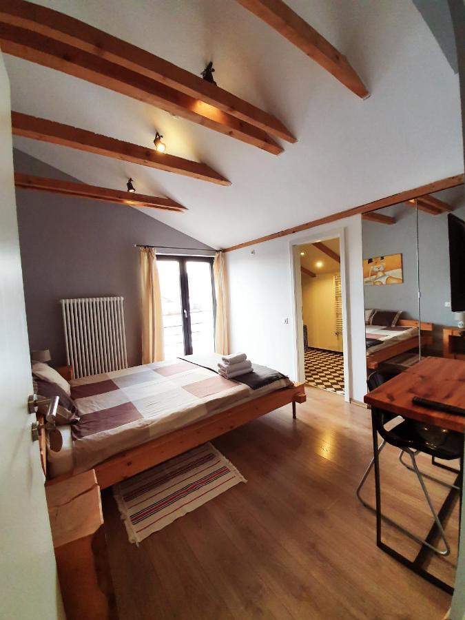 Villa Swiss Sacele Bagian luar foto